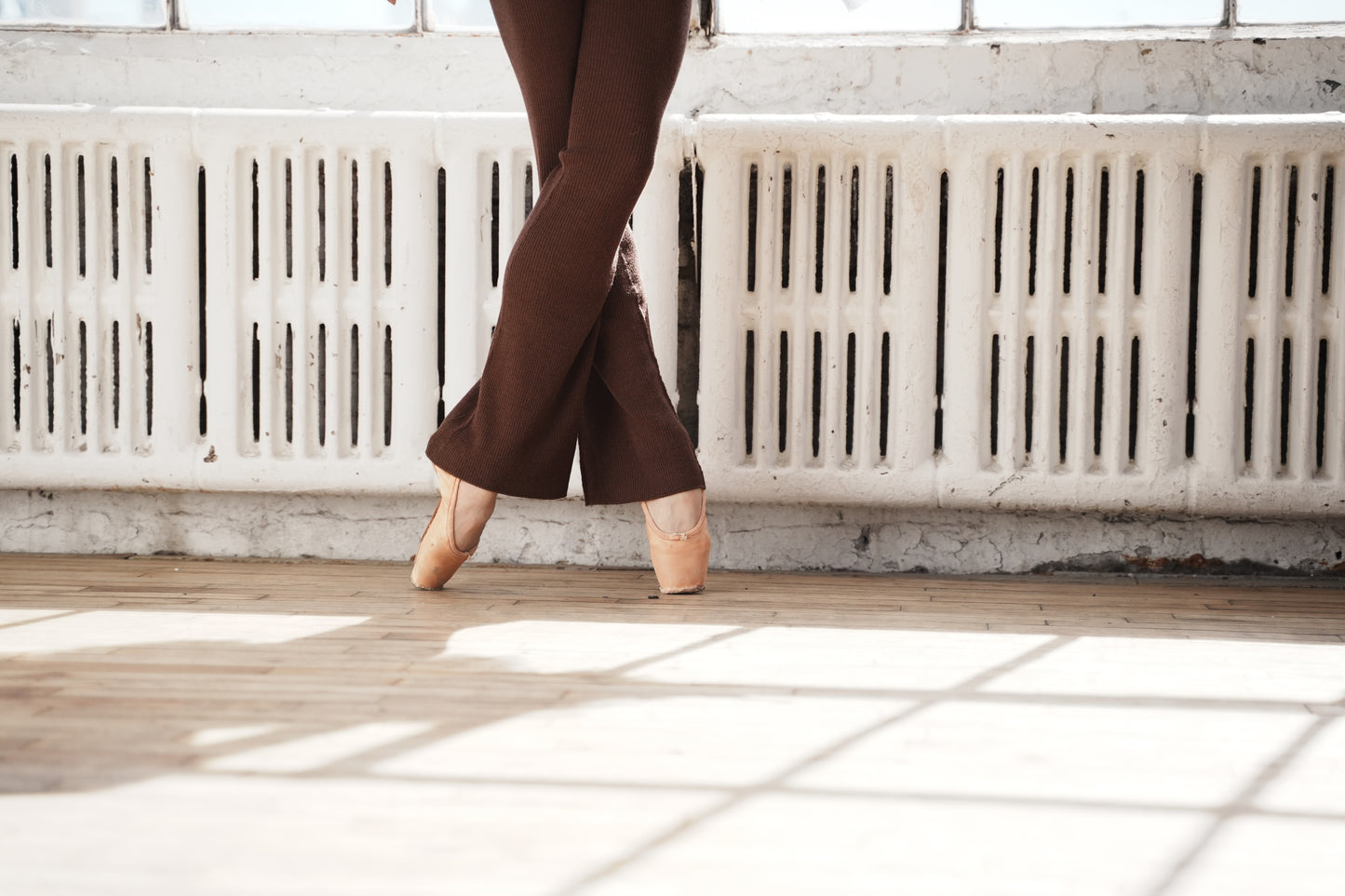 Close-up of ribbed wool knit on La Prima legwarmer in light brown noisette color